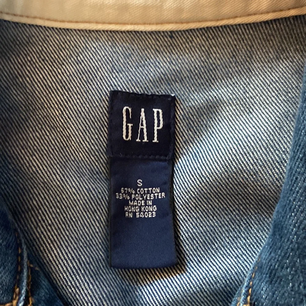 GAP, size SMALL, dark denim adjustable fitted waist and collared jacket - Picture 2 of 9